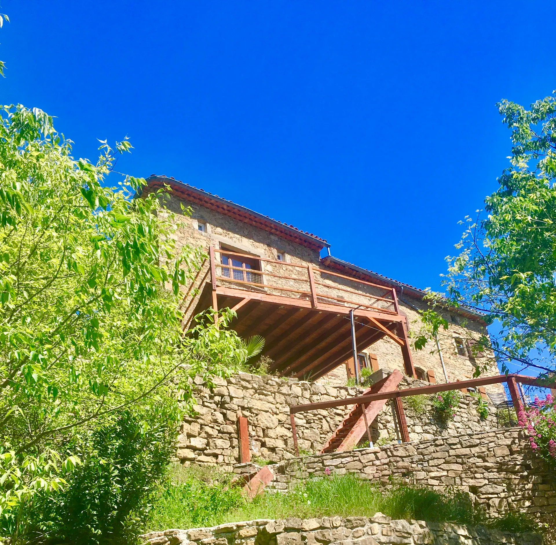 La Bastide depuis les restanques